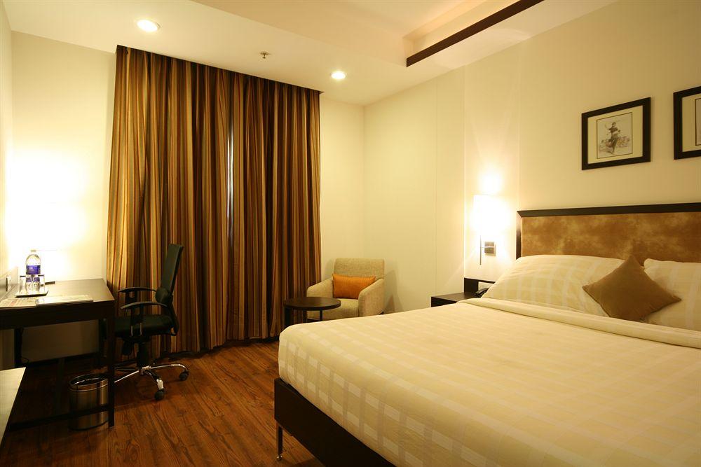 Four Points By Sheraton Vadodara Exterior photo