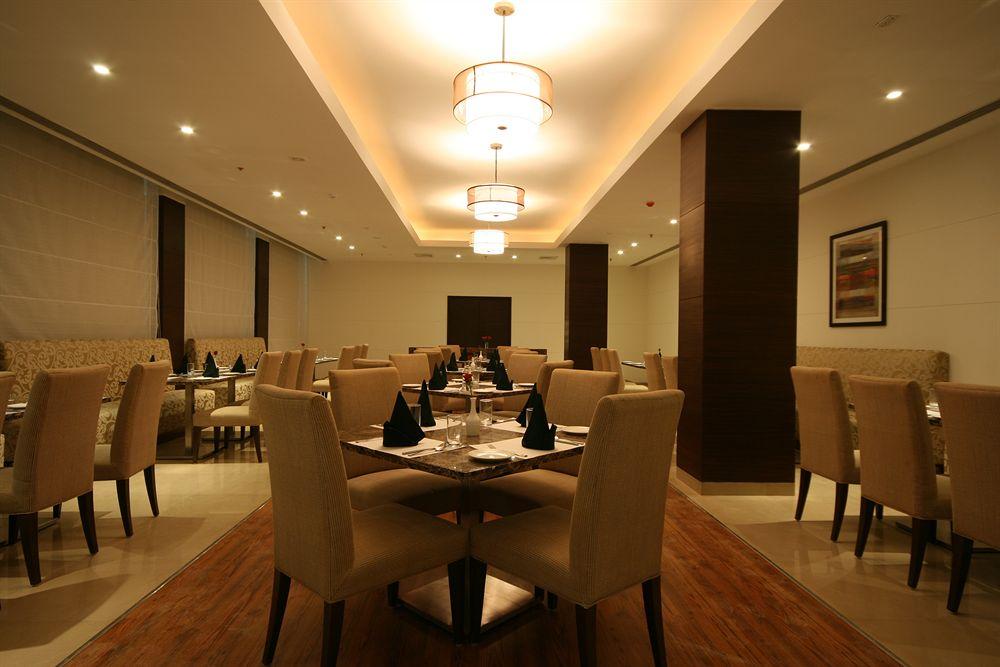 Four Points By Sheraton Vadodara Exterior photo